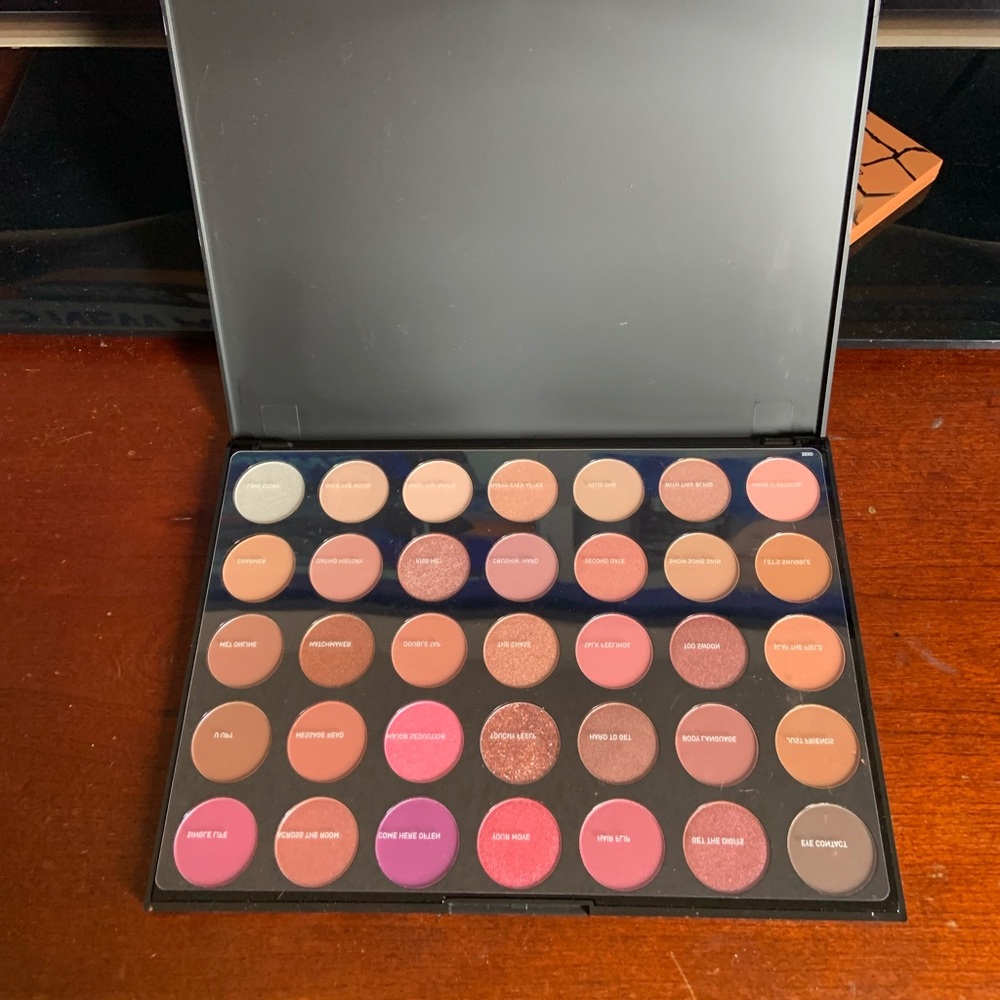 Morphe natural flirt pallet